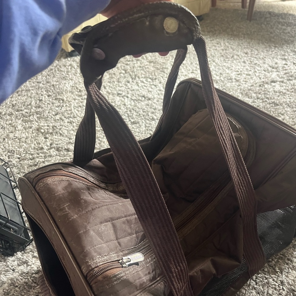 Pet Carrier/ Collapsable Travel Bag